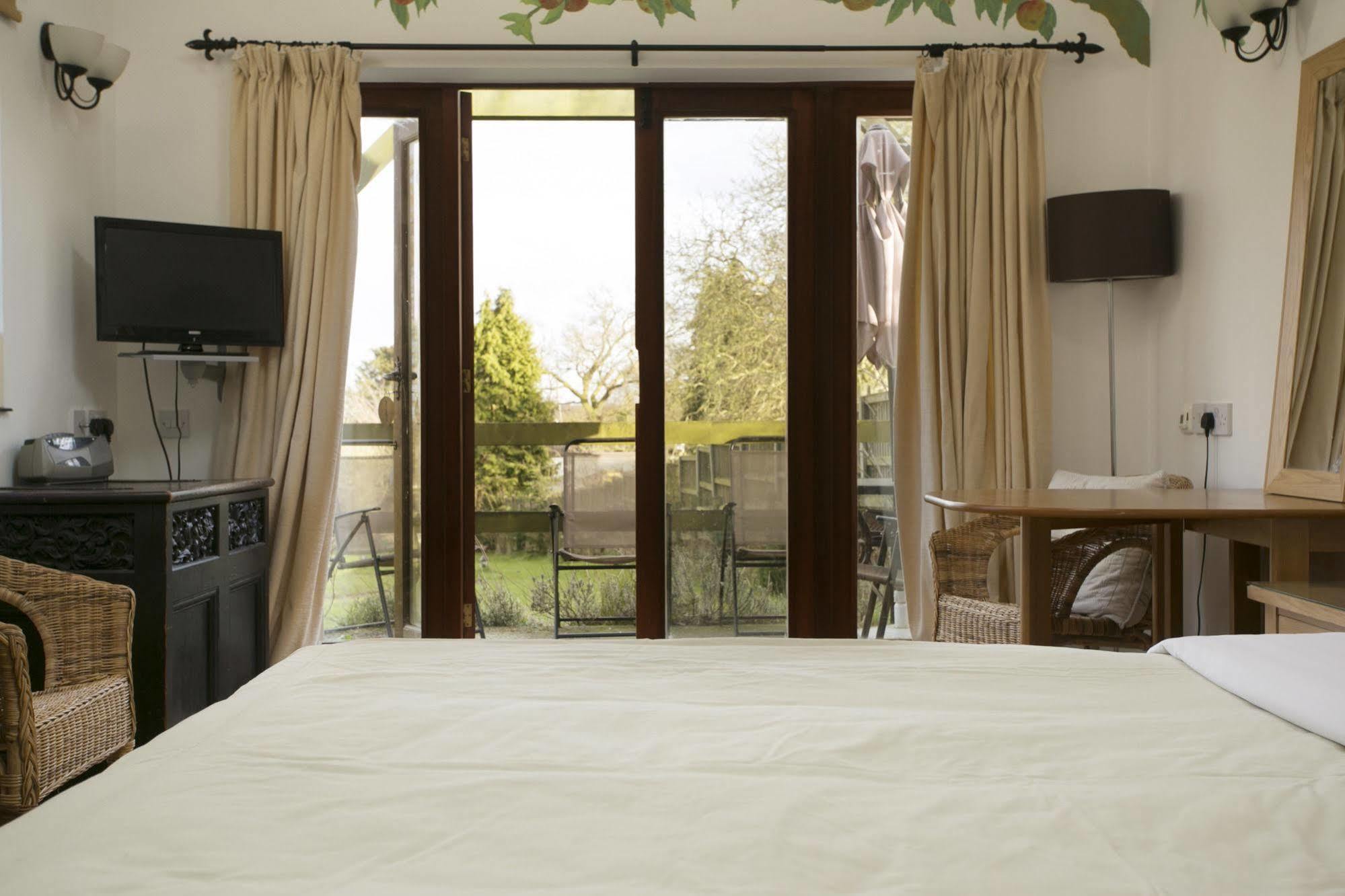 Iffin Country house *